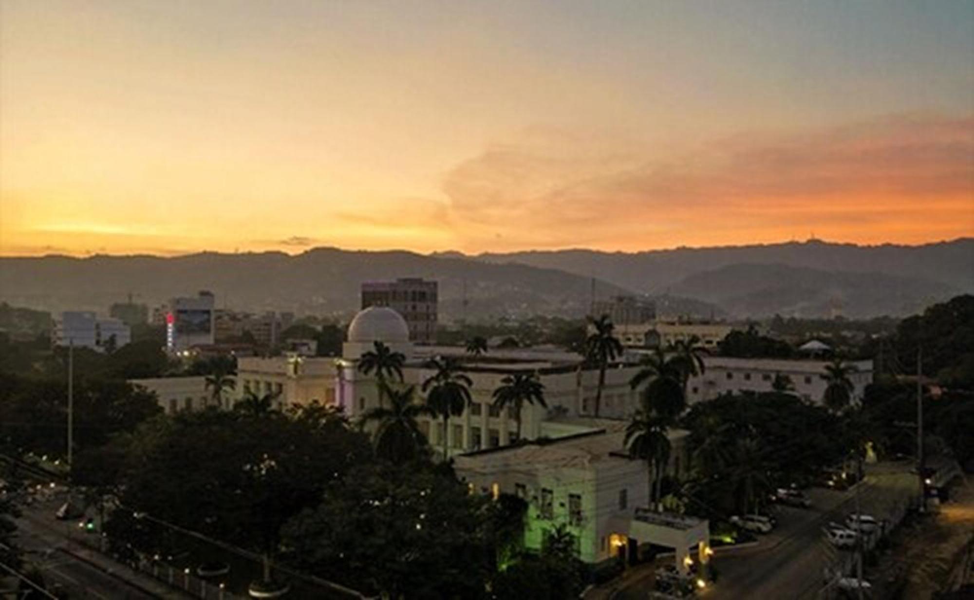 Cebu Capitol Central Hotel & Suites Powered By Cocotel Екстериор снимка